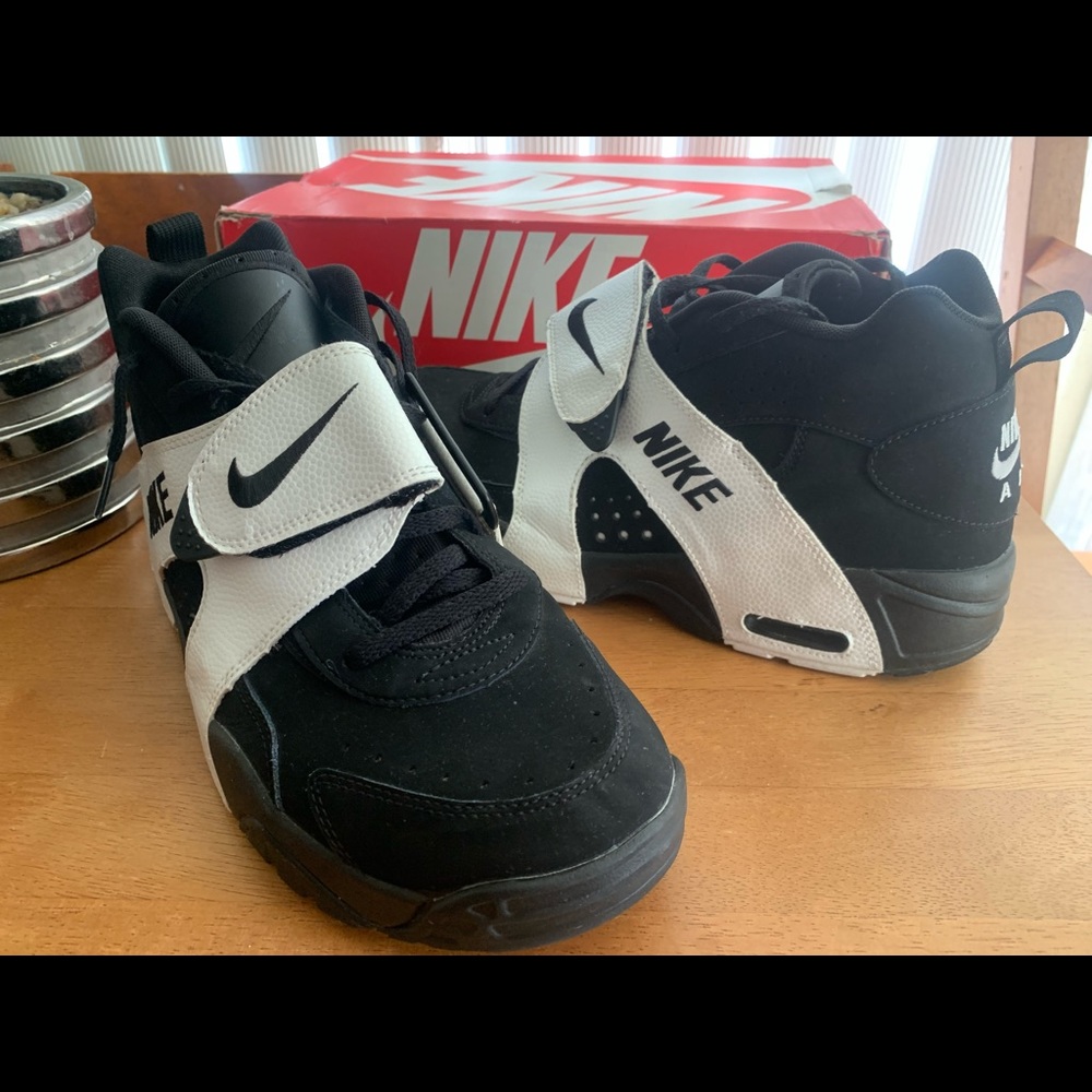 Nike Black and White Athletic Shoes